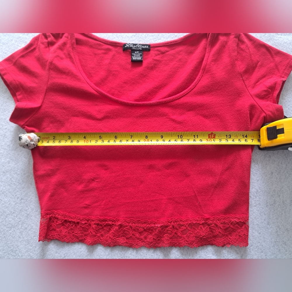 💫🩷3for20 Bundle Sale🩷💫Red Short Sleeve Lace Hem Top - Picture 5 of 7